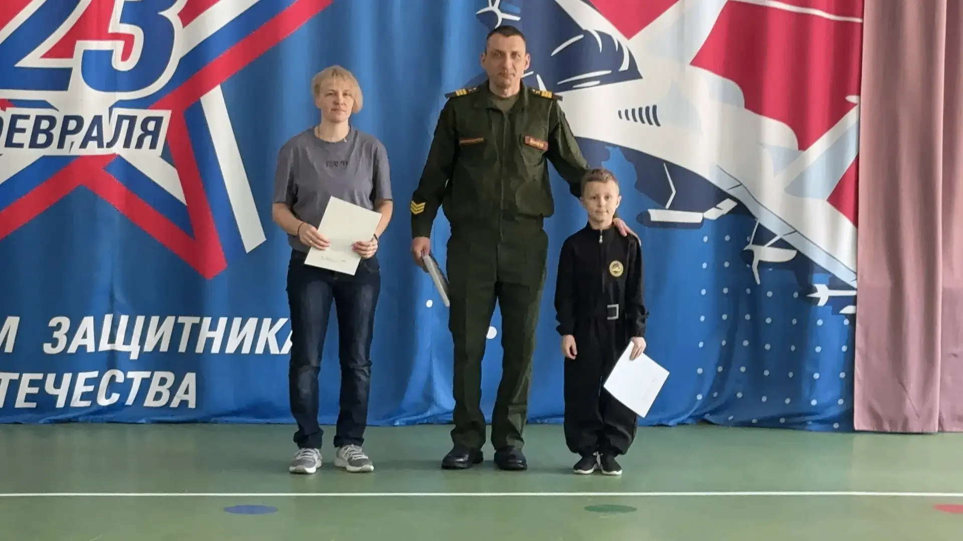 Вот они наши красавцы, идут стройными рядами, гордо подняв голову. Ну разве не загляденье.