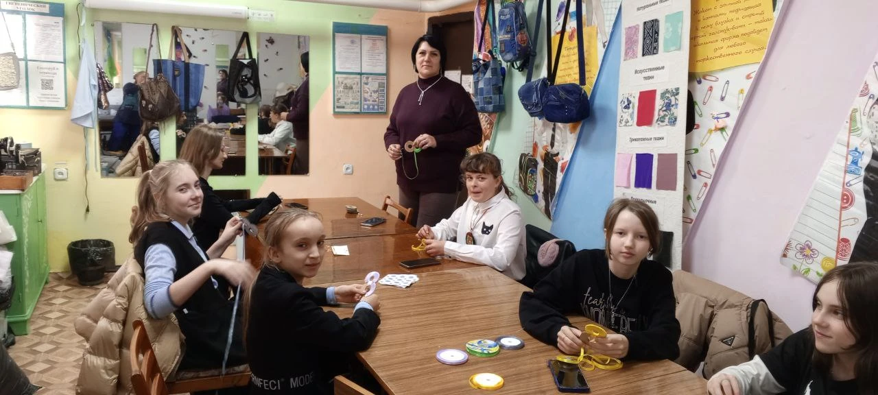 В преддверии Международного женского дня на Брянковской городской станции юных техников...