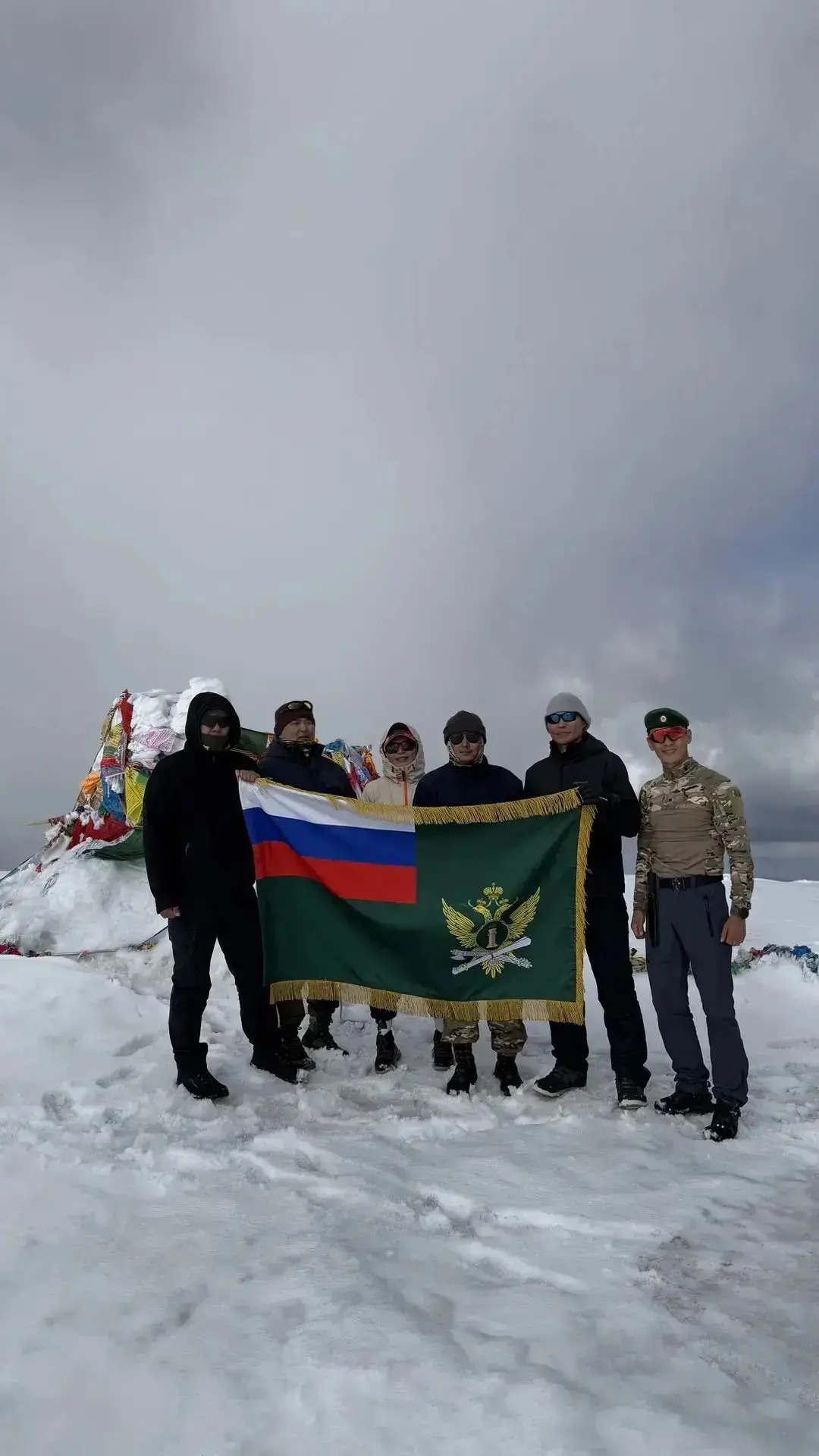 🗻Шесть членов Молодёжного совета УФССП России по Республике Тыва покорили самую высоку...