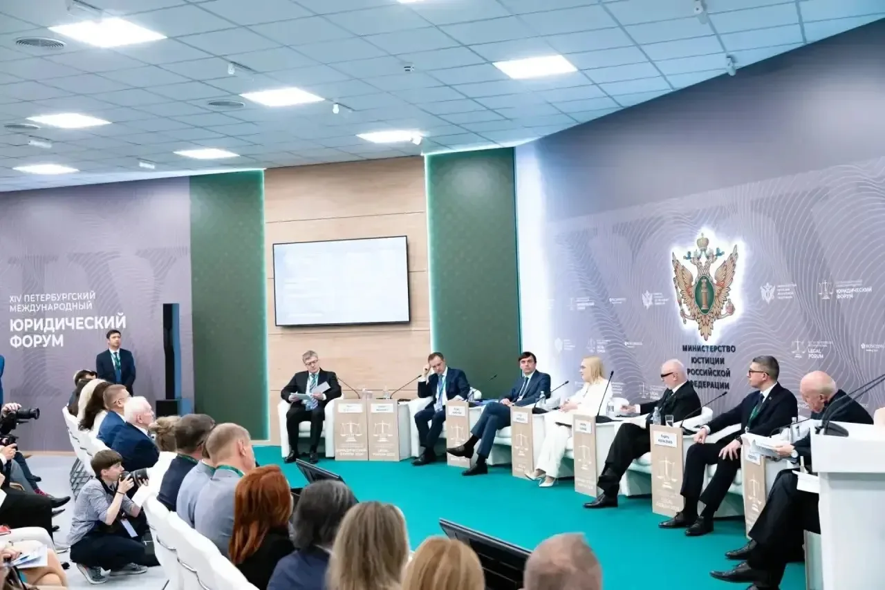 📢Сергей Кравцов представил новые учебники по обществознанию для 9-х и 10-х классов на ...