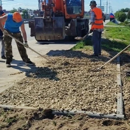 Работа на благо города продолжается без выходных 🚜   Дорожники АО «Город» продолжают подготавливать 
