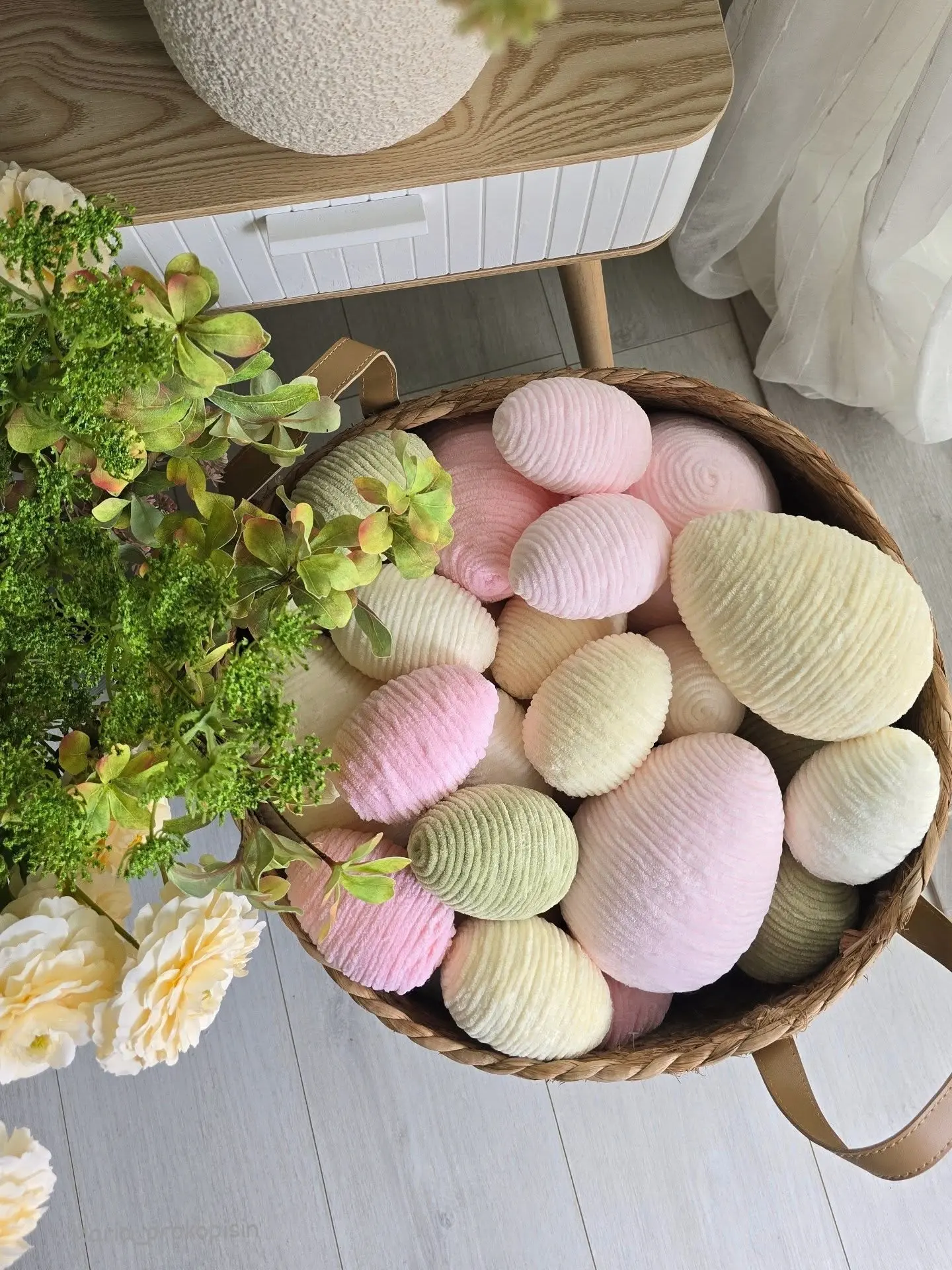 🥚🐰 Продолжаем тему Пасхи!  Нашла очень классные идеи пасхального декора и подумала — может, кто-то и