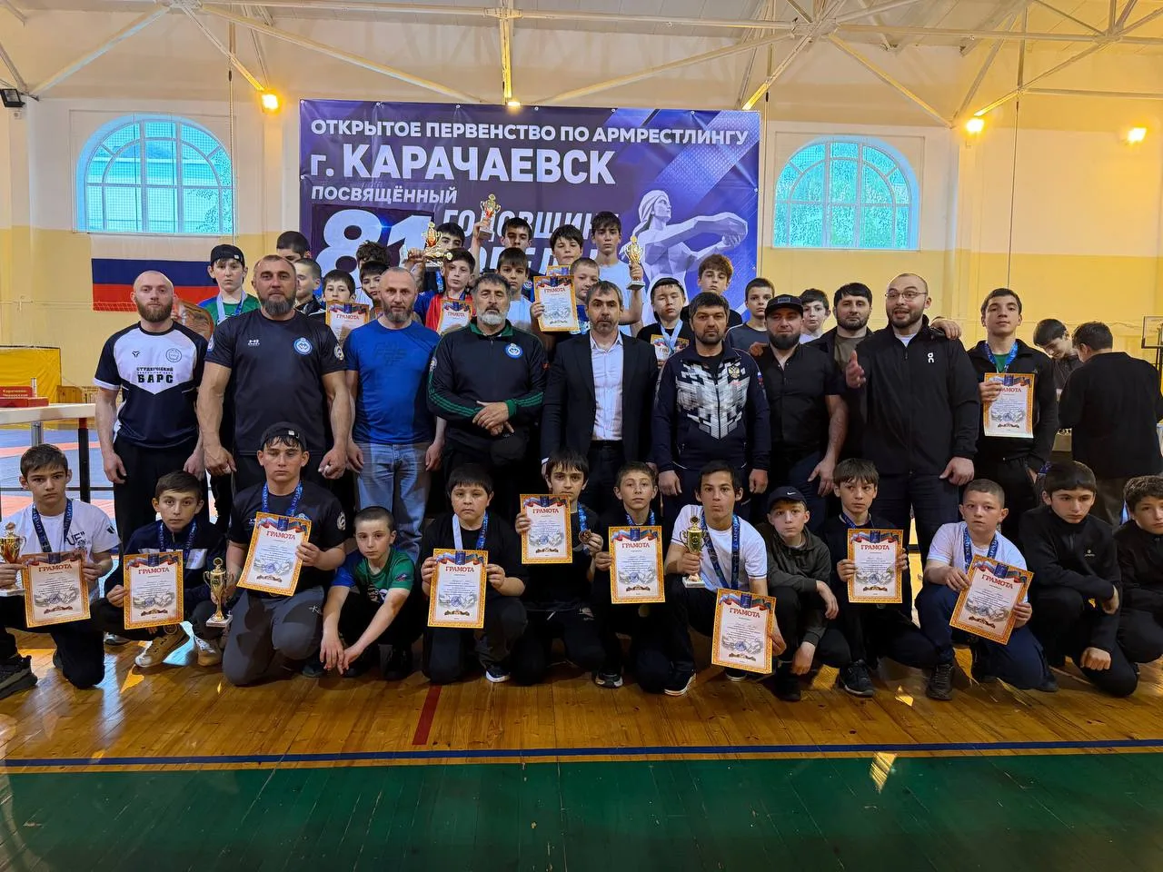 В спортивном комплексе «Олимп» г. Карачаевска состоялось Открытое первенство по армрест...