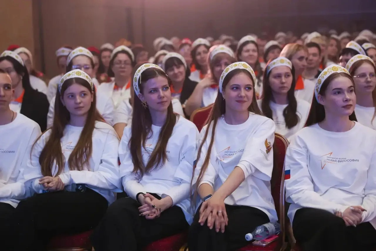Завершился первый окружной форум «Новая философия воспитания» в Южном федеральном округе 🌠  В Ростов