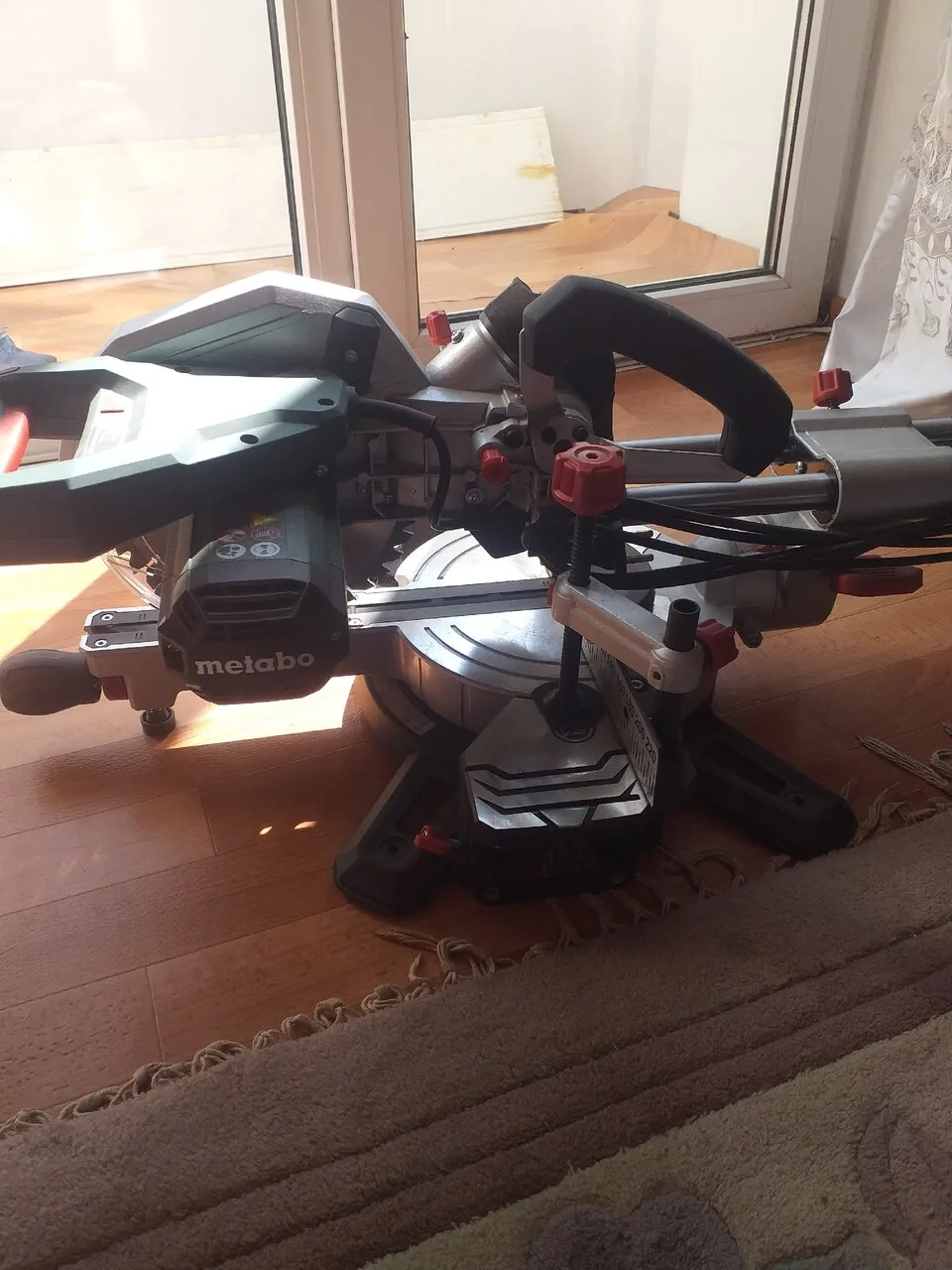 Продам циркулярку Metabo, новая, диск 21 см, цена 25 т.