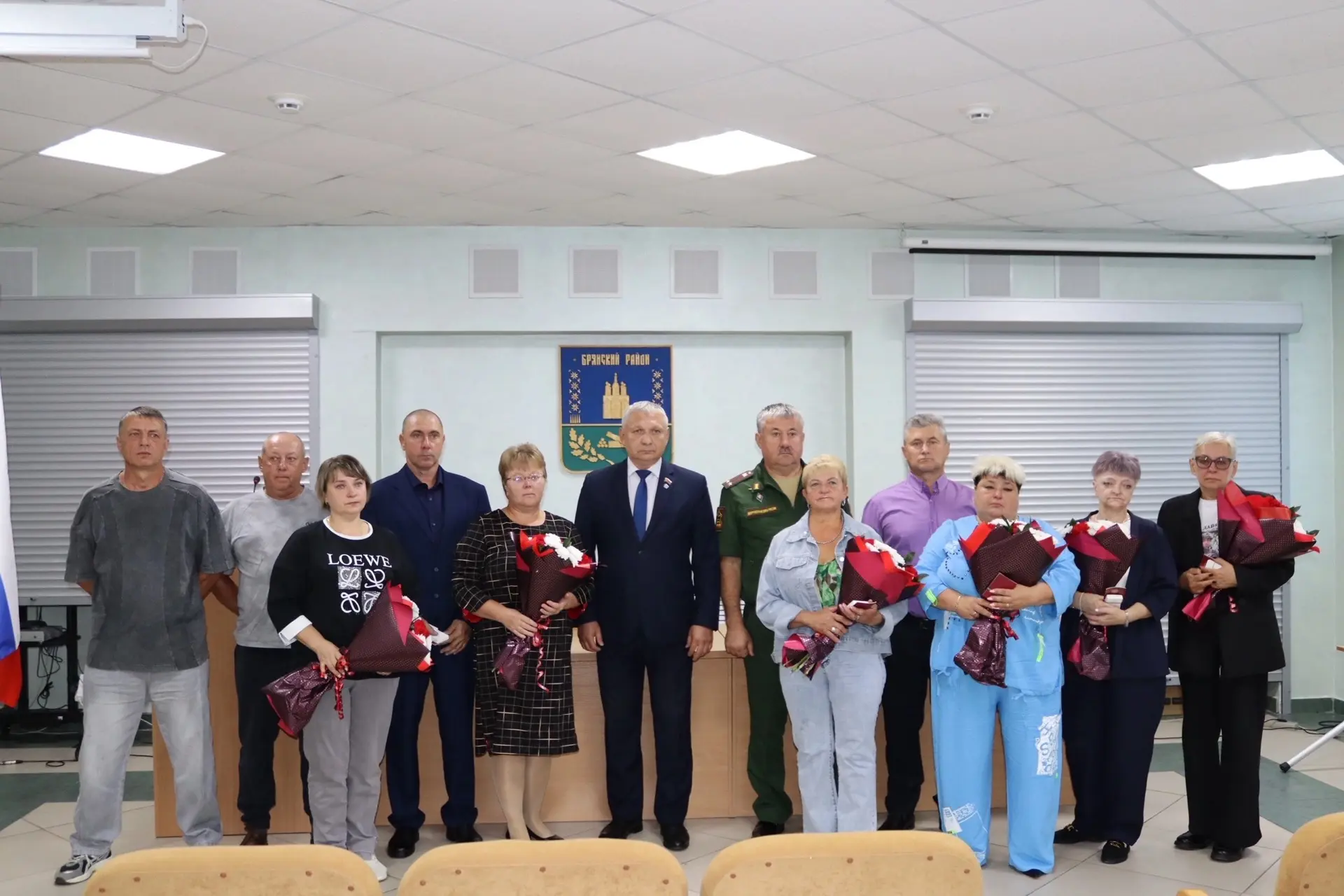 В Брянском районе вручили Ордена Мужества родным героев СВО.