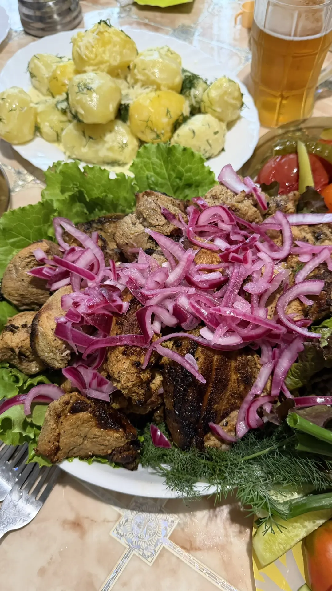 Вкусненький ужин сегодня был , решили пожарить шашлычок . Муж у меня любит готовить на ...