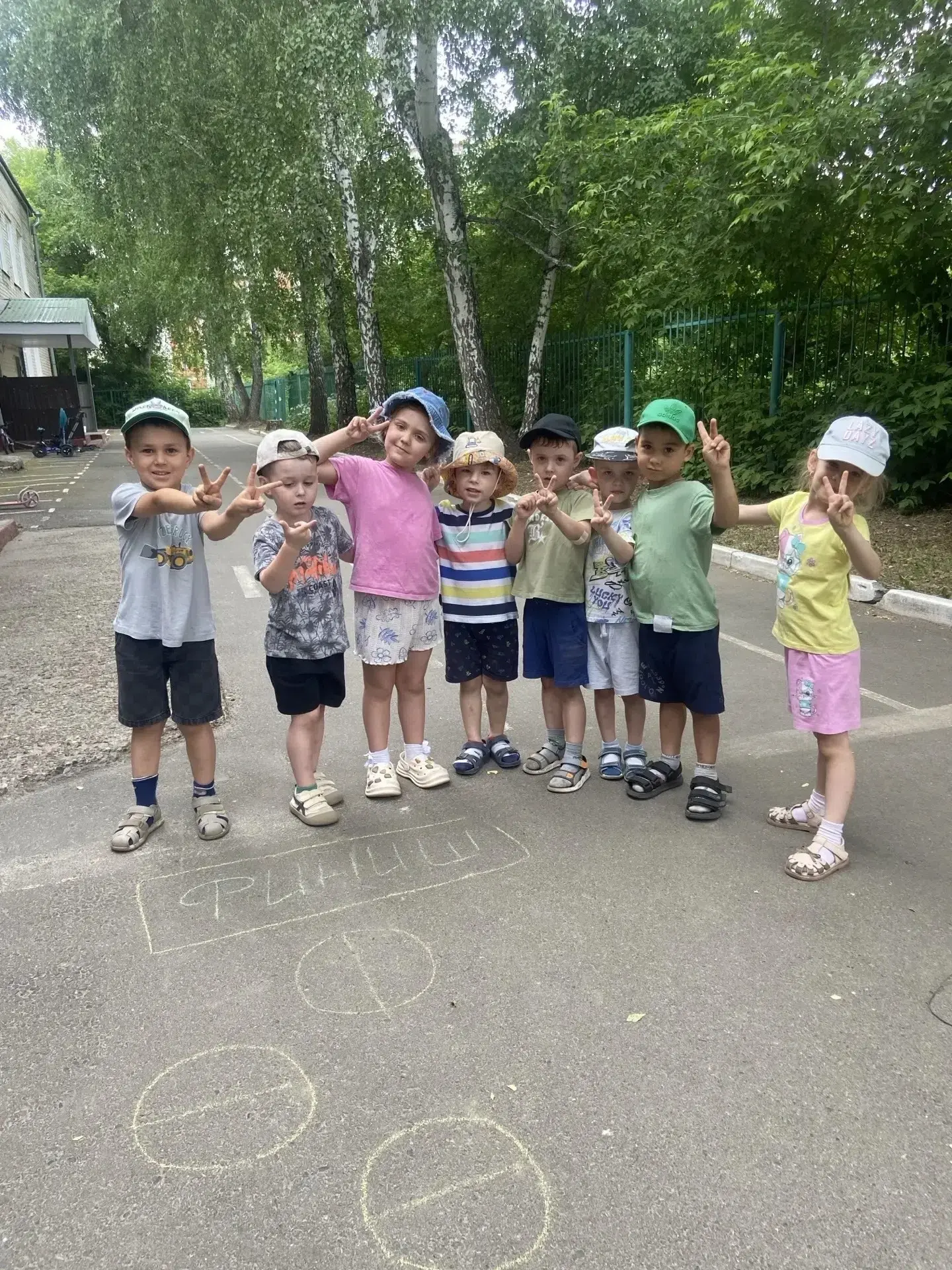 День игры в классики в группе «Василёк»! 🎉

В группе «Василёк» прошёл настоящий праздник движения и