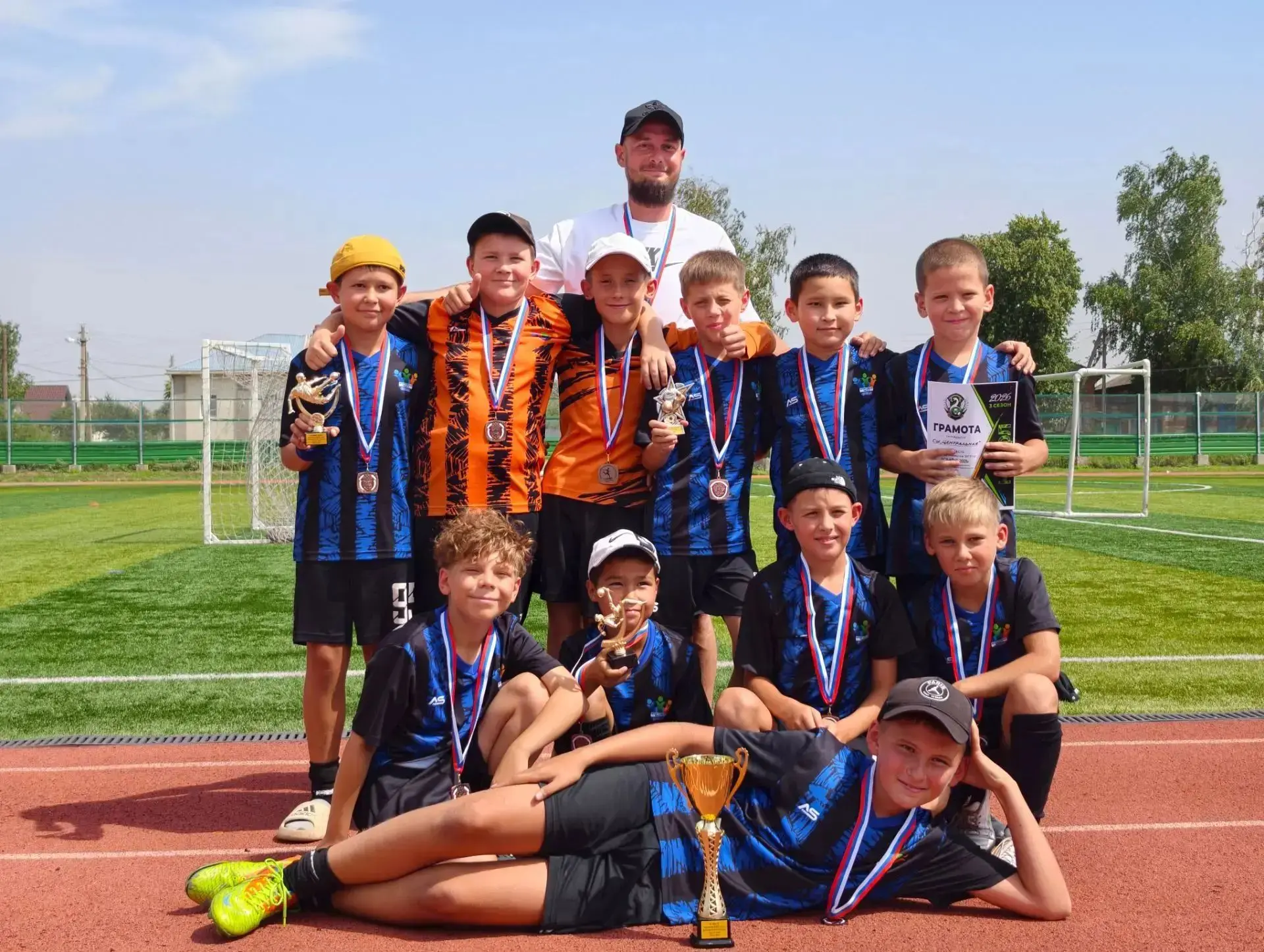 ⚽ Бронза у наших футболистов!

Команда  по футболу МБУ ДО «СШ «Центральная» (2015 г.р.) заняла 3 мес