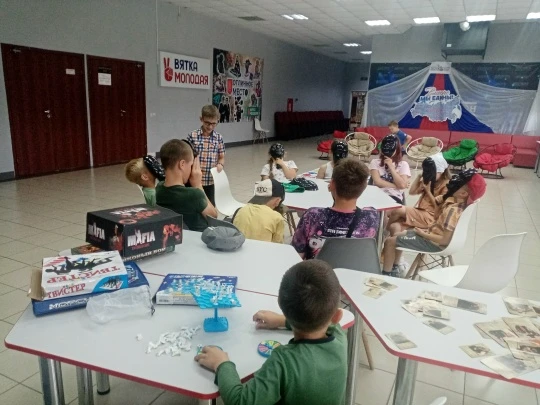 "Ура! Сегодня наша "Игротека на столе" прошла на ура!
Было очень весело, шумно и по-настоящему азарт