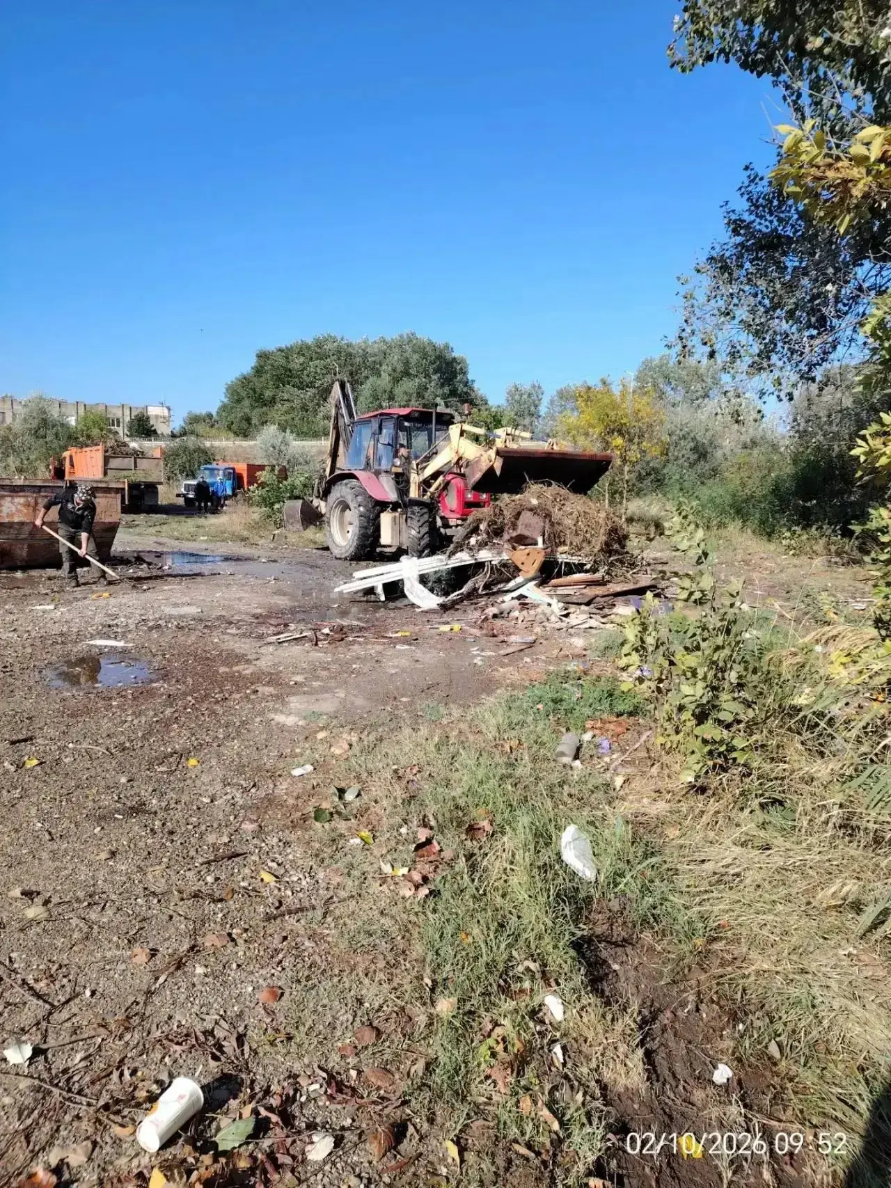 🌿 В Темрюке идёт уборка городских улиц