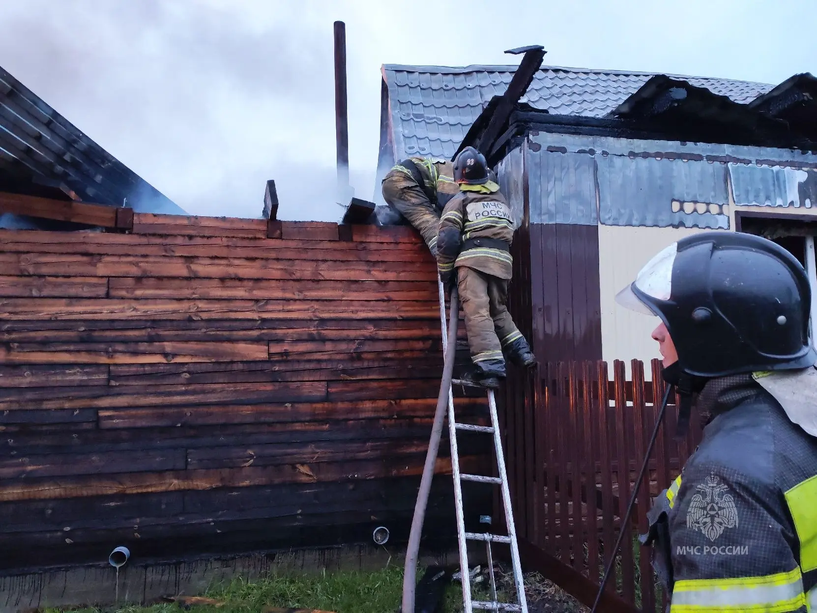 Оперативные итоги суток   🚒 За сутки ликвидировано 18 пожаров, спасены 4 человека.   📎 В микрорайоне
