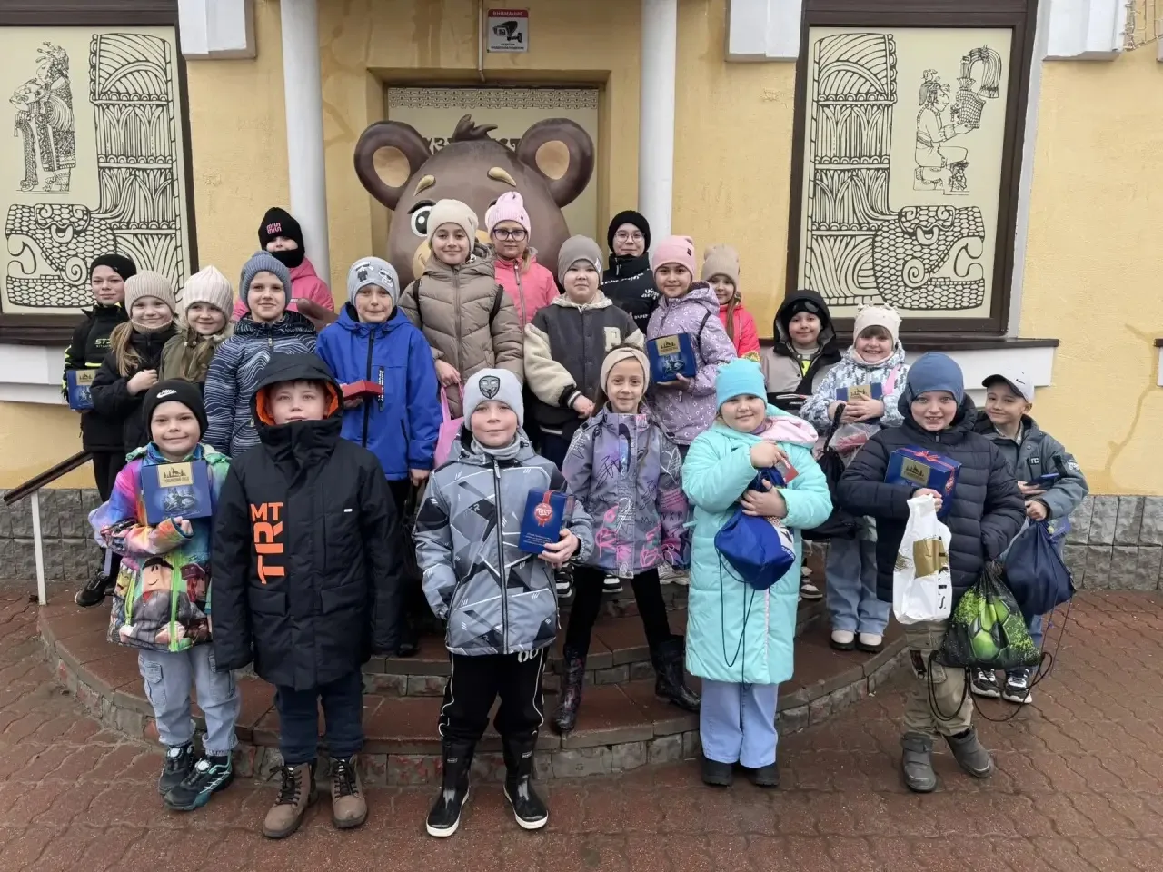 🍫✨ 1 класс «В» сегодня побывал на увлекательной экскурсии в музее шоколада на кондитерской фабрике «
