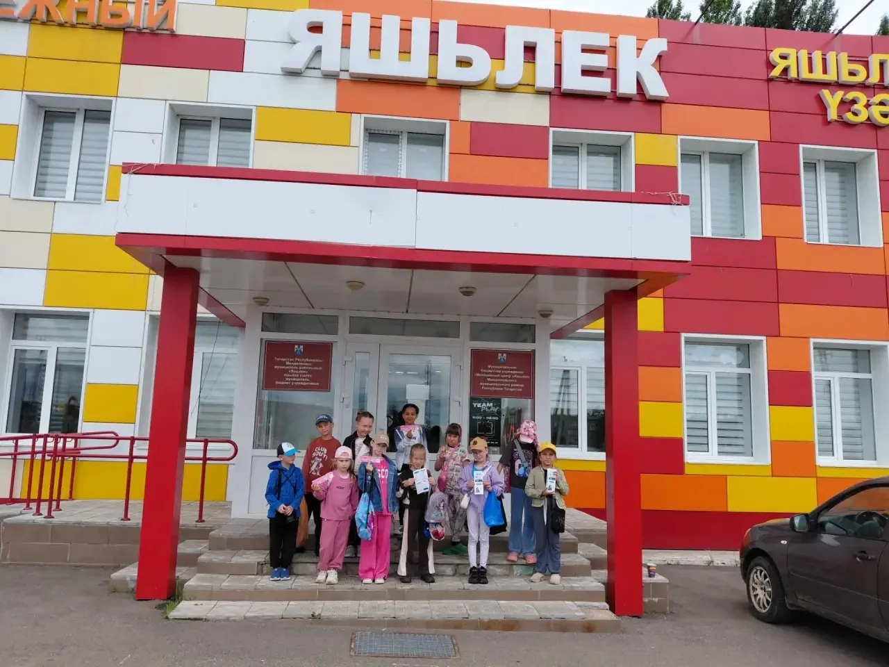 Дворовая площадка сегодня побывала в МЦ "Яшьлек" на скалодроме. Дети попробовали себя в роли скалола