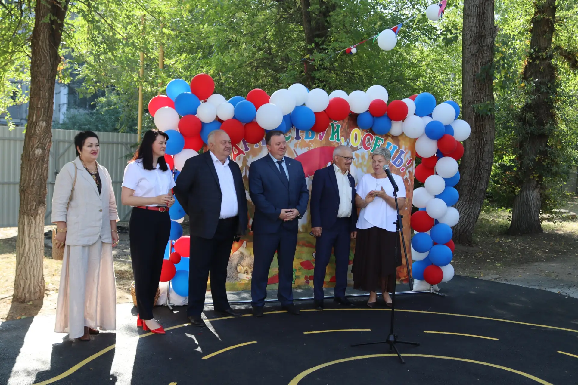 В детском саду №8 Россоши отпраздновали завершение благоустройства дворовой территории.
