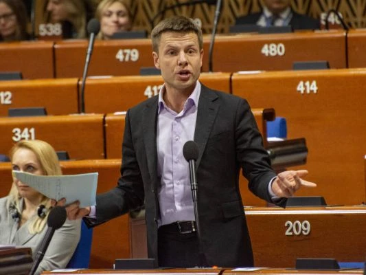 Первый пошел: нардеп Украины Гончаренко* попросил мира