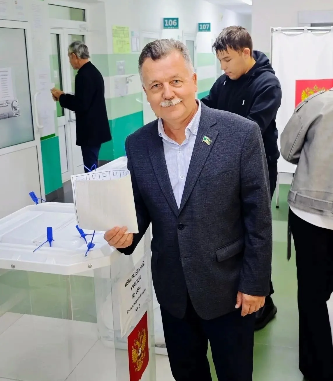 🗳 Председатель Собрания депутатов Верхнеуральского округа Виталий Фомин проголосовал н...