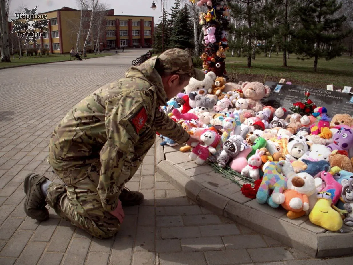 Сегодня в Донецкой Народной Республике отмечается День памяти детей - жертв войны на Донбассе. Он св