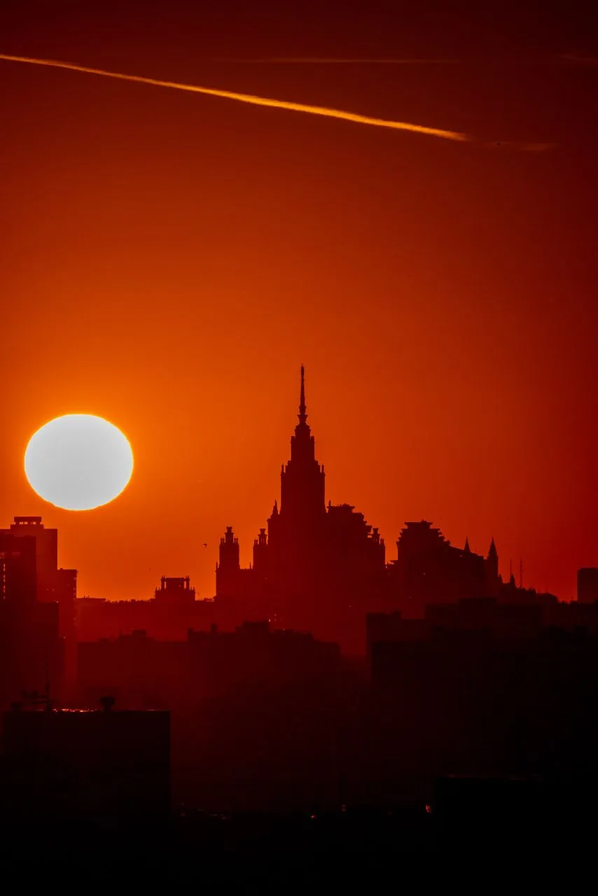 МГУ в пламенеющем закате 🌆