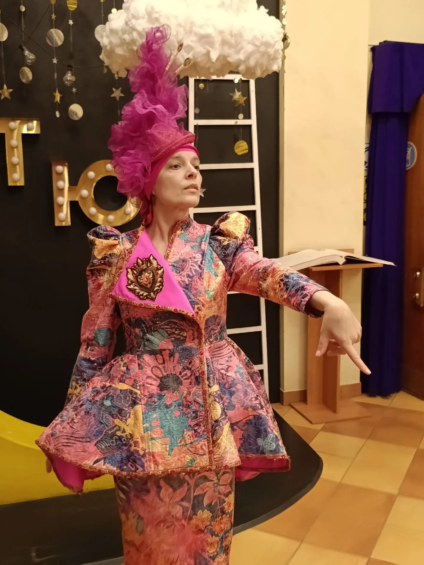 Когда герой появляется на сцене
