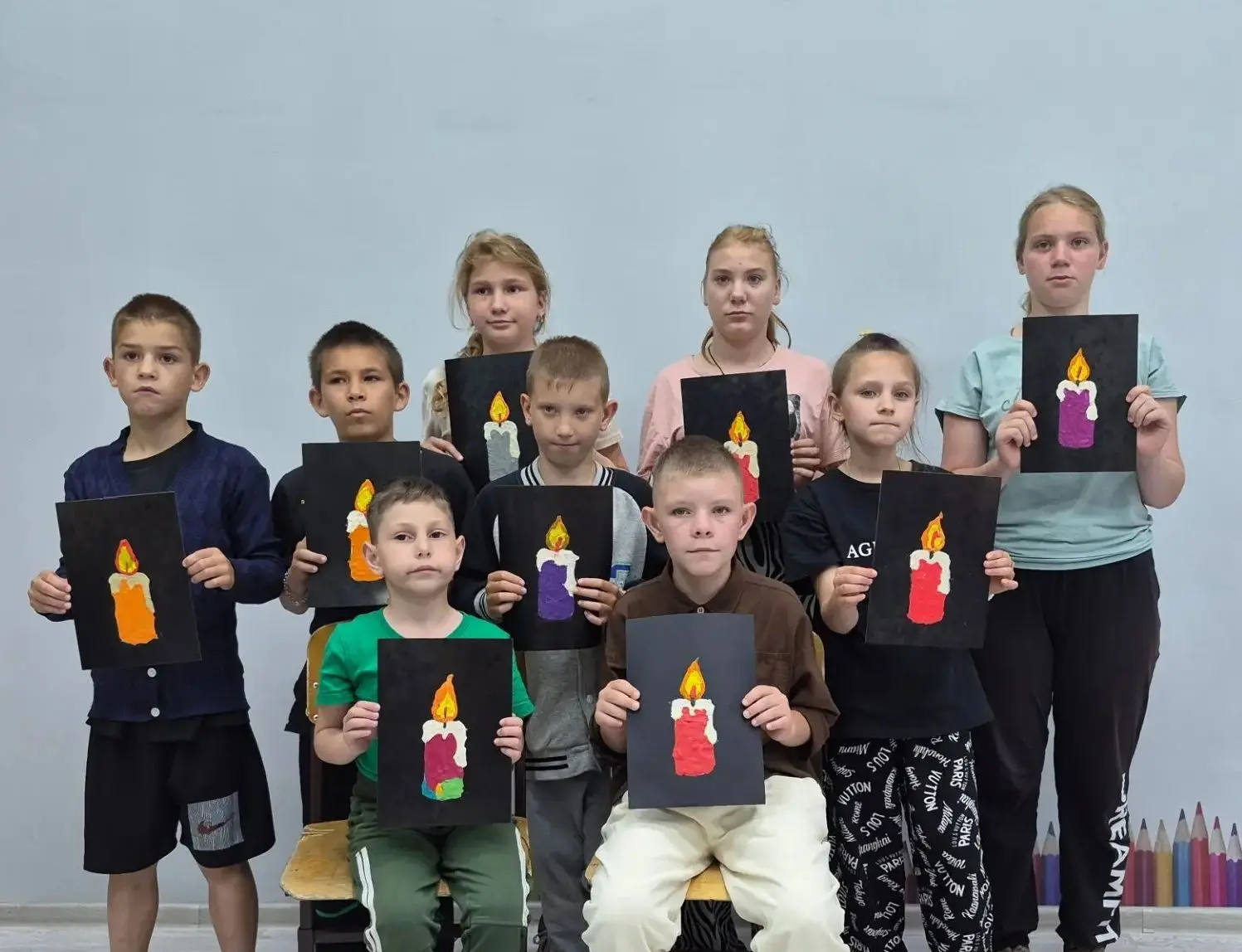 Огонь памяти в детских ладонях.