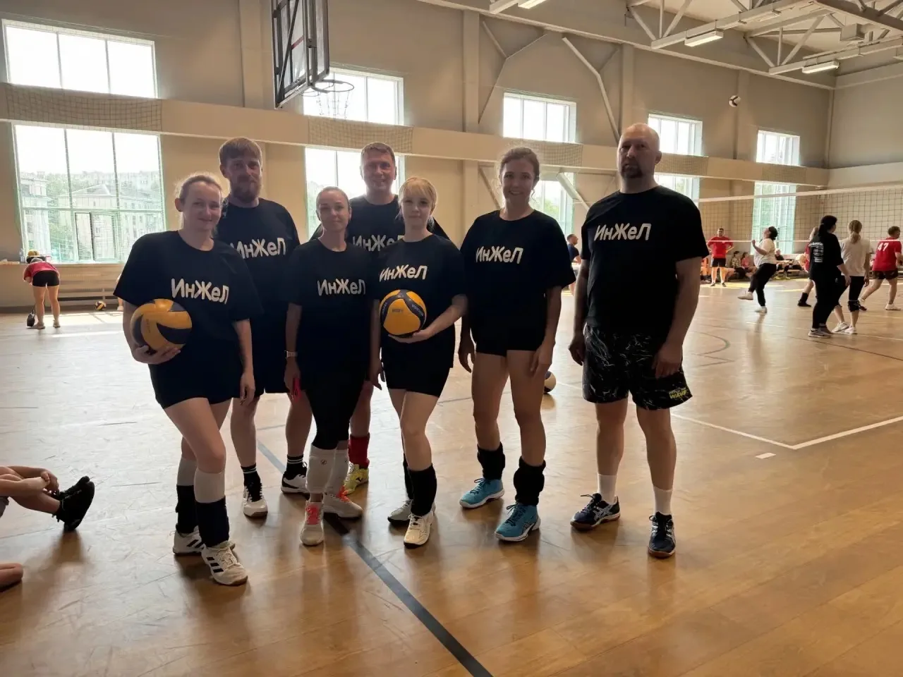 🏐 ВНИМАНИЕ - родители на площадке!  Сегодня в стенах МОАУ ЛИнТех №28 г. Кирова было по-настоящему жа