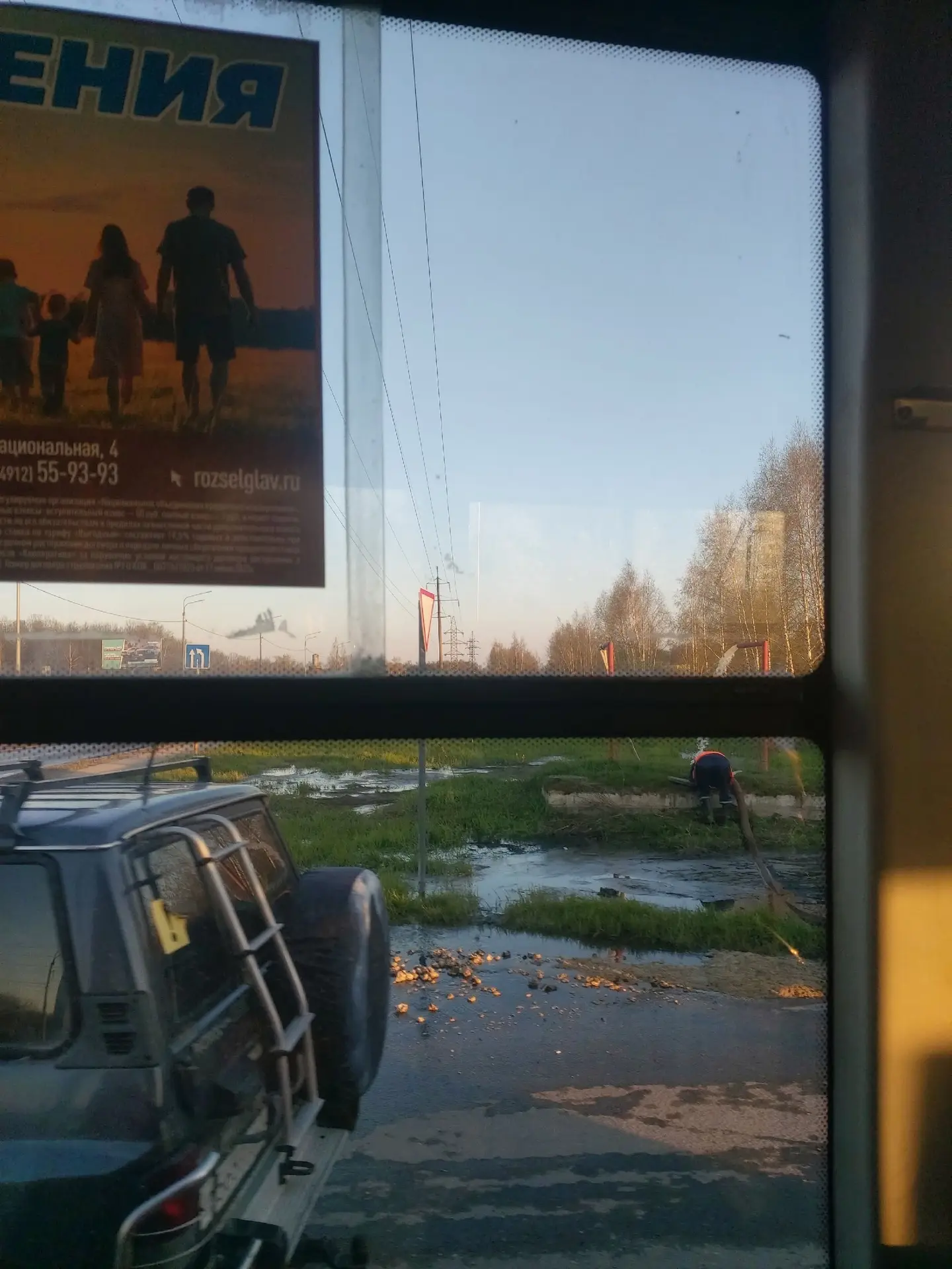 Опять поплыли! Поворот на Агропром превратился в зловонную реку  Третий день подряд канализация зали