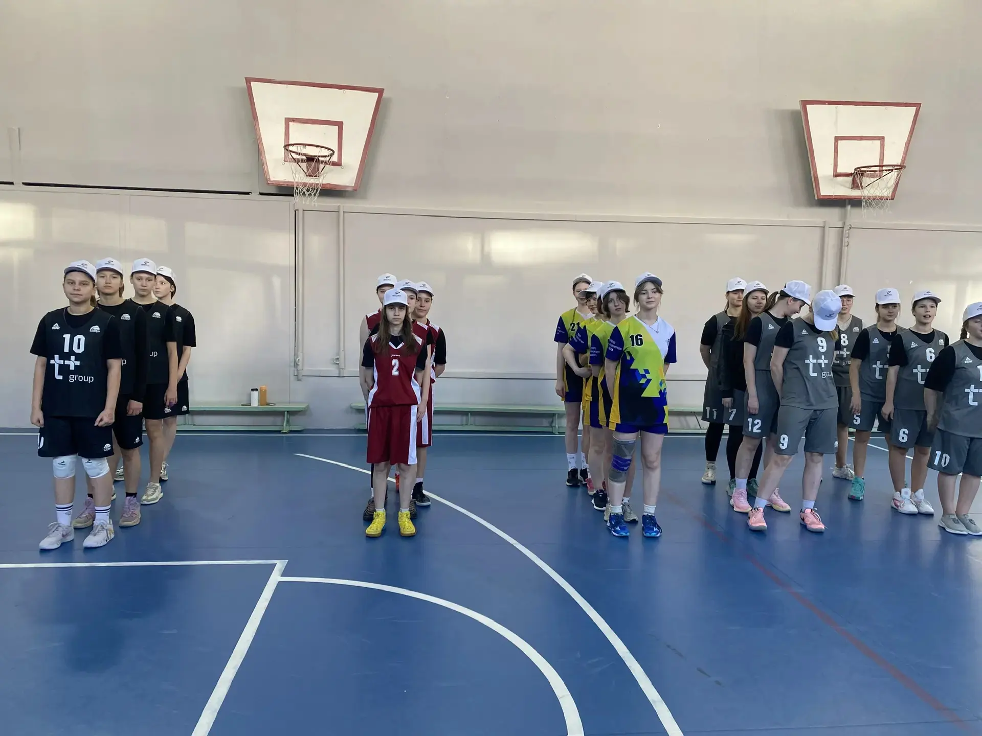 🏆 Серебро в баскетболе 3х3! Команда девушек — вторая в муниципалитете!  Наша школьная сборная по бас