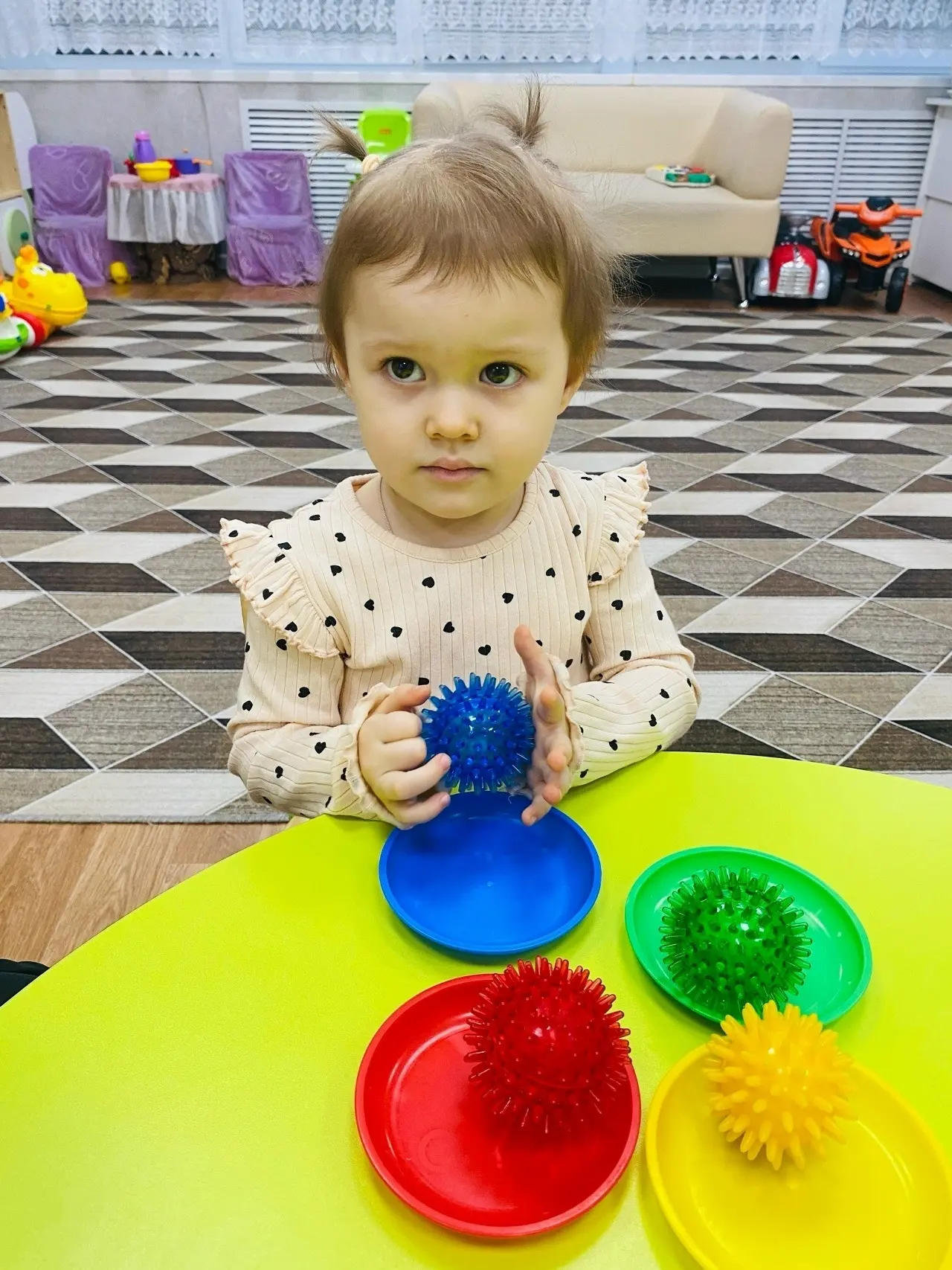 👶Маленькие дети активно познают мир через ощущения и зрительные образы. 👆Одним из пер...