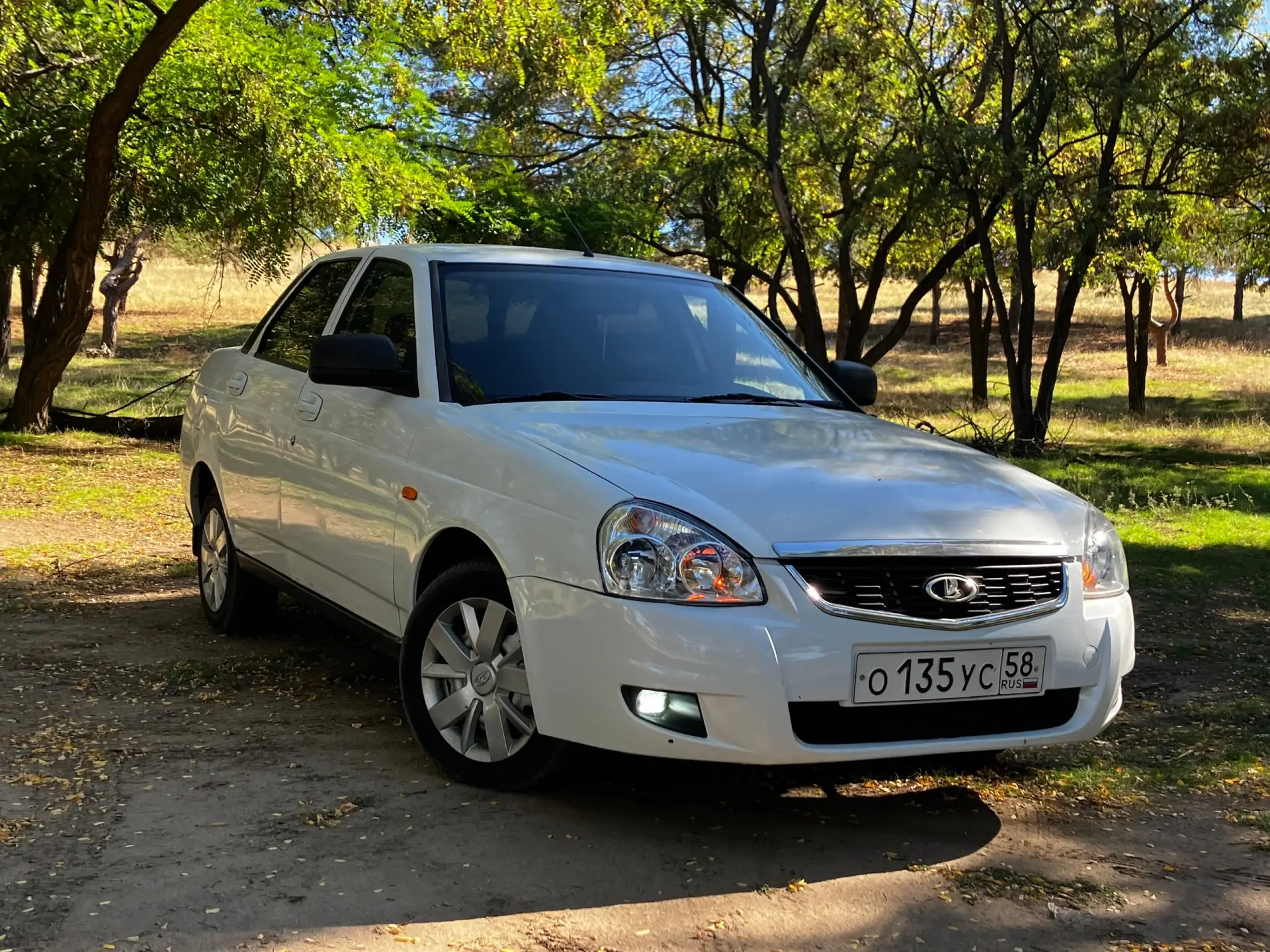 Lada priora 2 2014 г.в с 1 хозяином ,с пробегом 187.000км. В родной краске ,комплектаци...