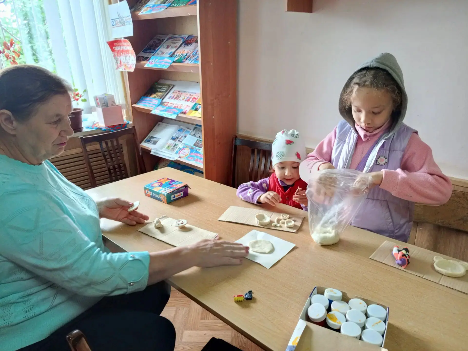 В Дубовской сельской библиотеке провели  мастер-класс: «Фантазии из солёного теста". Ле...