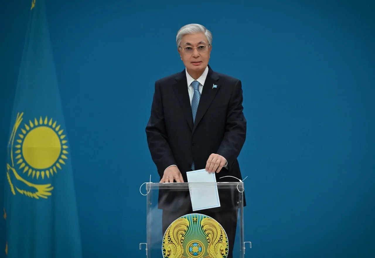 🇰🇿 Токаев проголосовал на выборах в новый парламент Казахстана — президент страны отд...