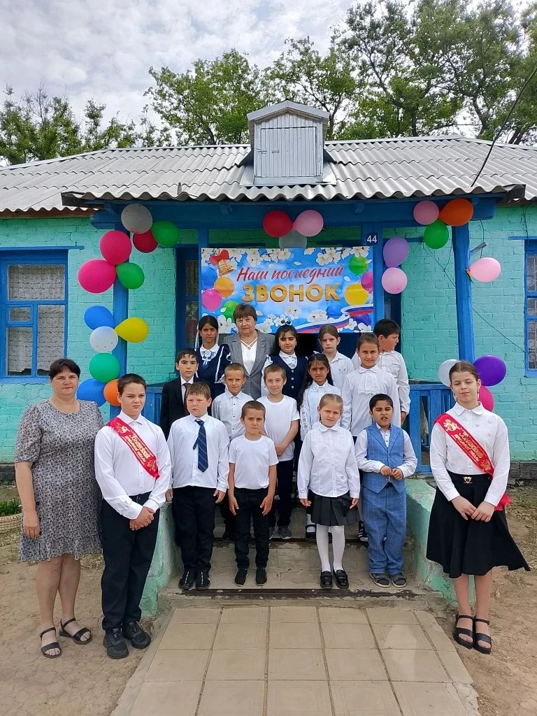 Прощай, начальная школа! Четыре года пролетели как один миг.