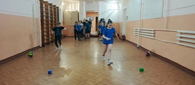 Игровые соревнования в младших классах.                                                ...