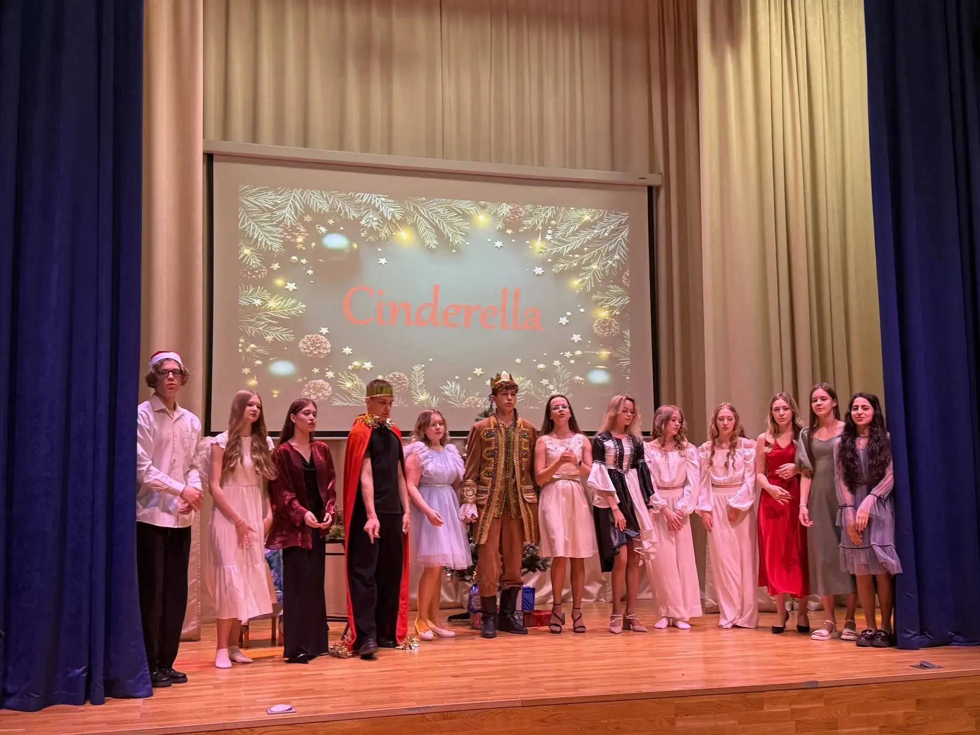 🎭 Городской этап конкурса «Act and Sing»  В МБОУ «Гимназия №36» прошёл городской этап конкурса театр