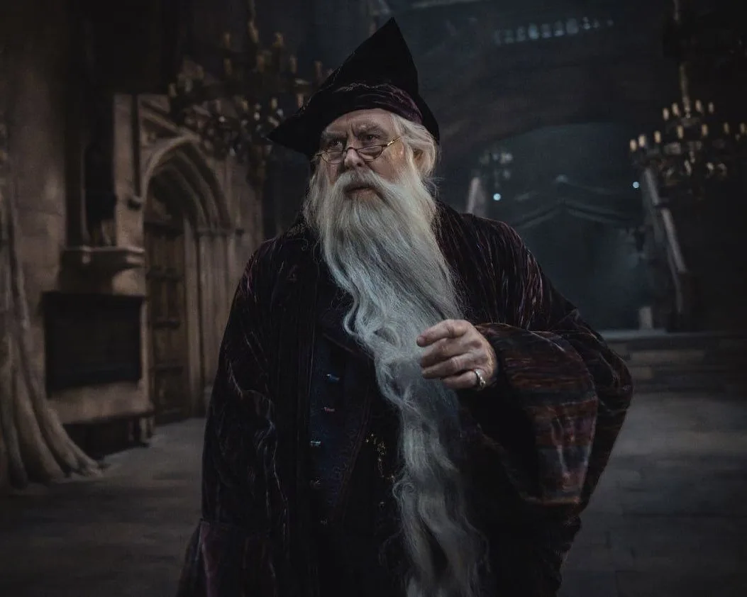 Сегодня ночью мы увидели первые кадры и тизер долгожданного сериала по «Гарри Поттеру»!   Так выгляд