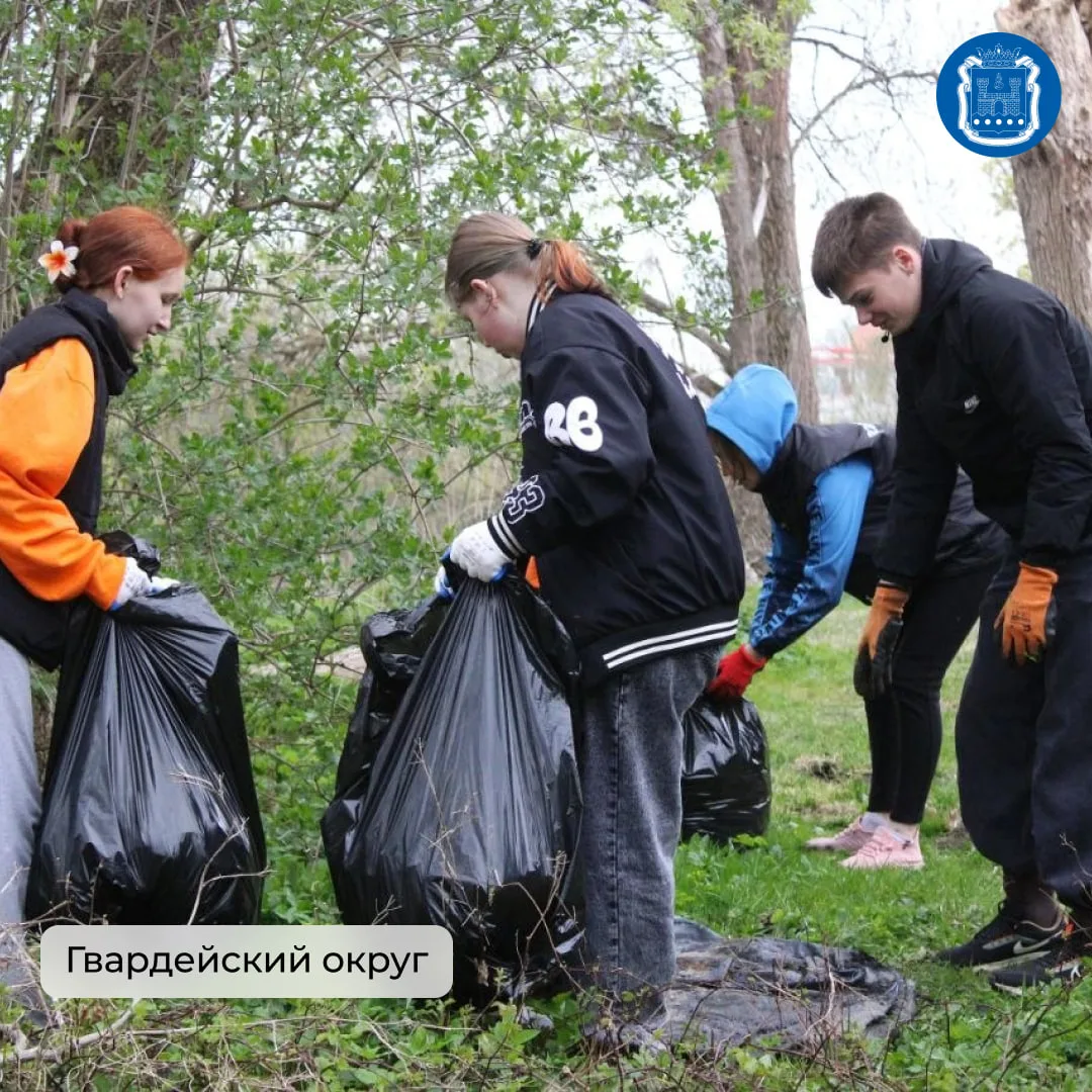 Во всех муниципалитетах области вновь прошли субботники.  Больше семи тысяч жителей убирались в парк