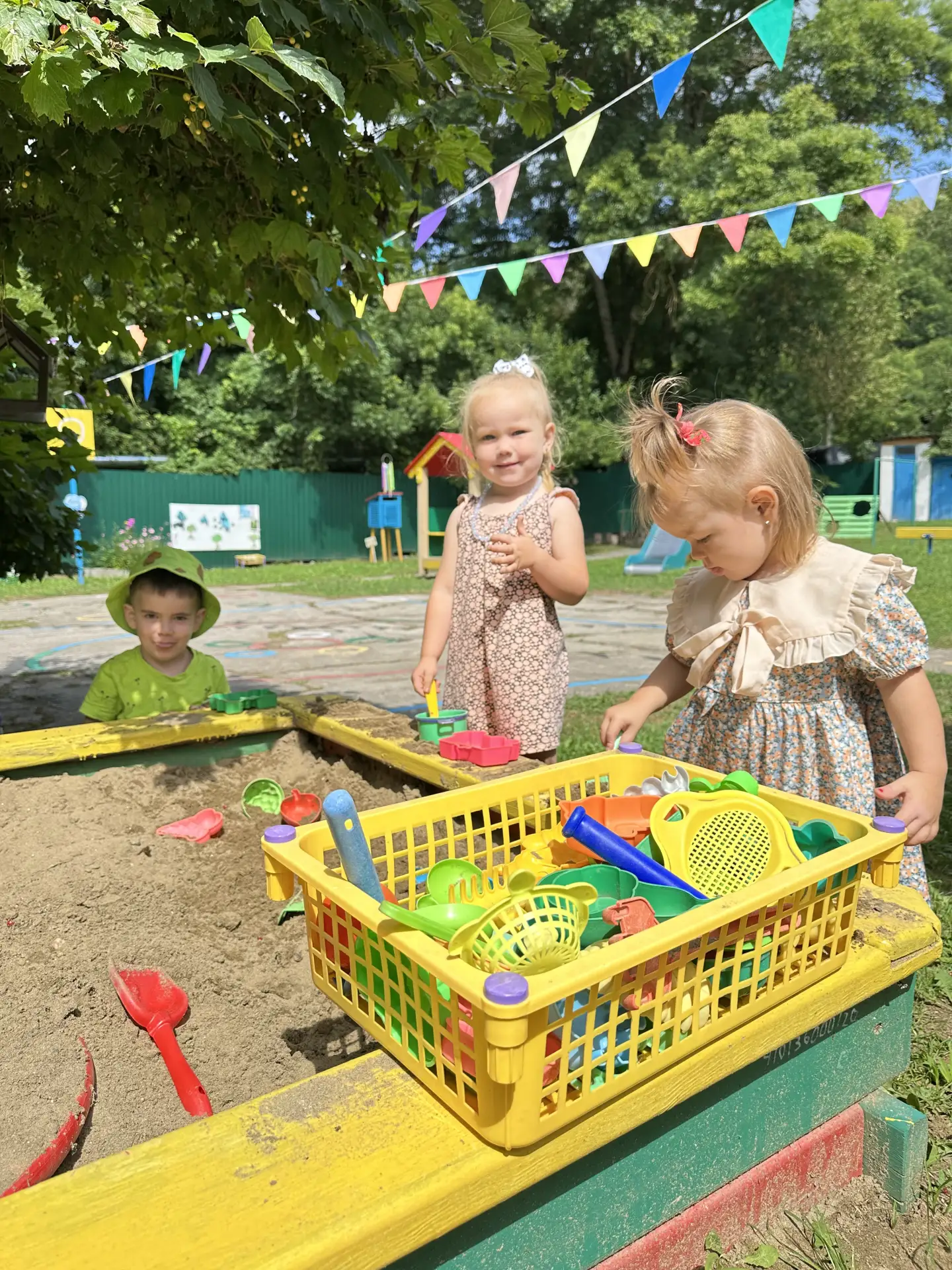 🏖️Невозможно представить участок ДОУ летом без песочницы.Игры с песком – любимая детская деятельнос