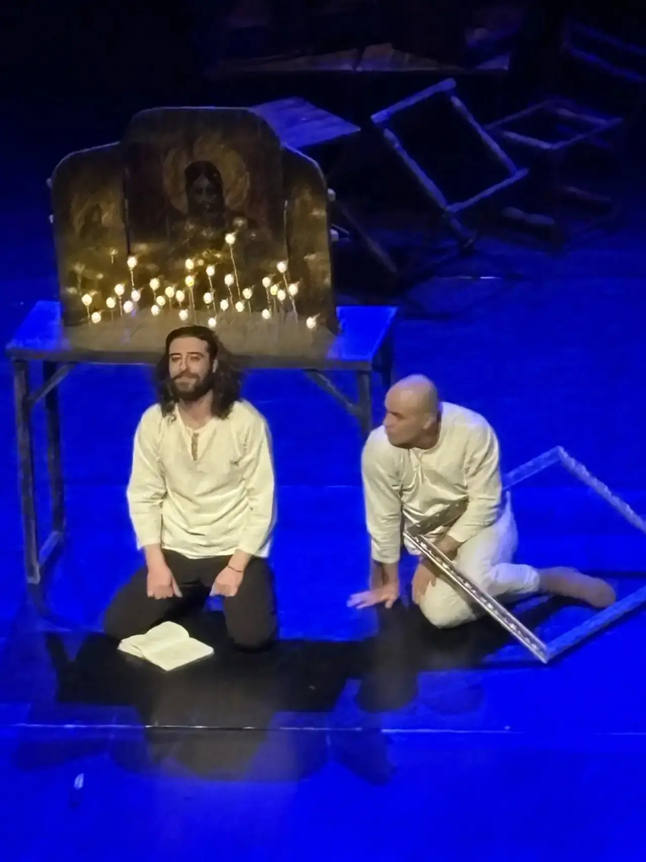 🎭 Классика, которая впечатляет! 🎭  17 марта учащиеся 8 «В» класса посетили спектакль Драматического 