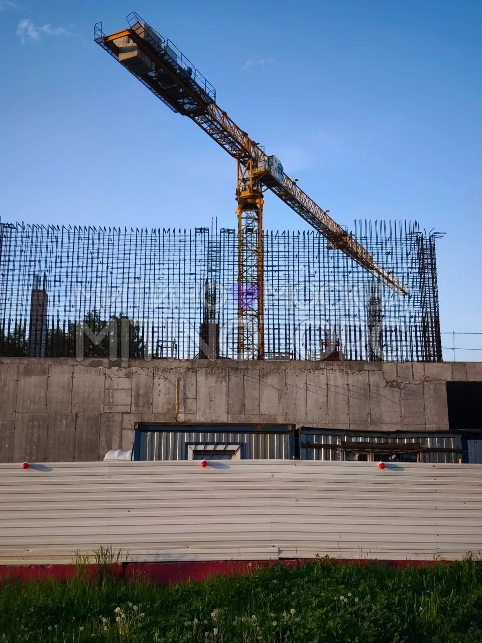 🏗Строительство нового ТЦ напротив станции метро «Пятницкое шоссе» на закате дня  🏁 I квартал 2027 📍П