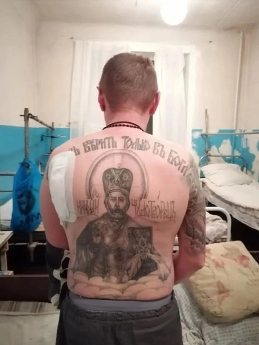 ГРАНАТА УПАЛА ПРЯМО ЕМУ НА СПИНУ. ОН УЖЕ ПОДУМАЛ: «ВСЁ…» НО ПОСЛЕ ВЗРЫВА ОТКРЫЛ ГЛАЗА —...