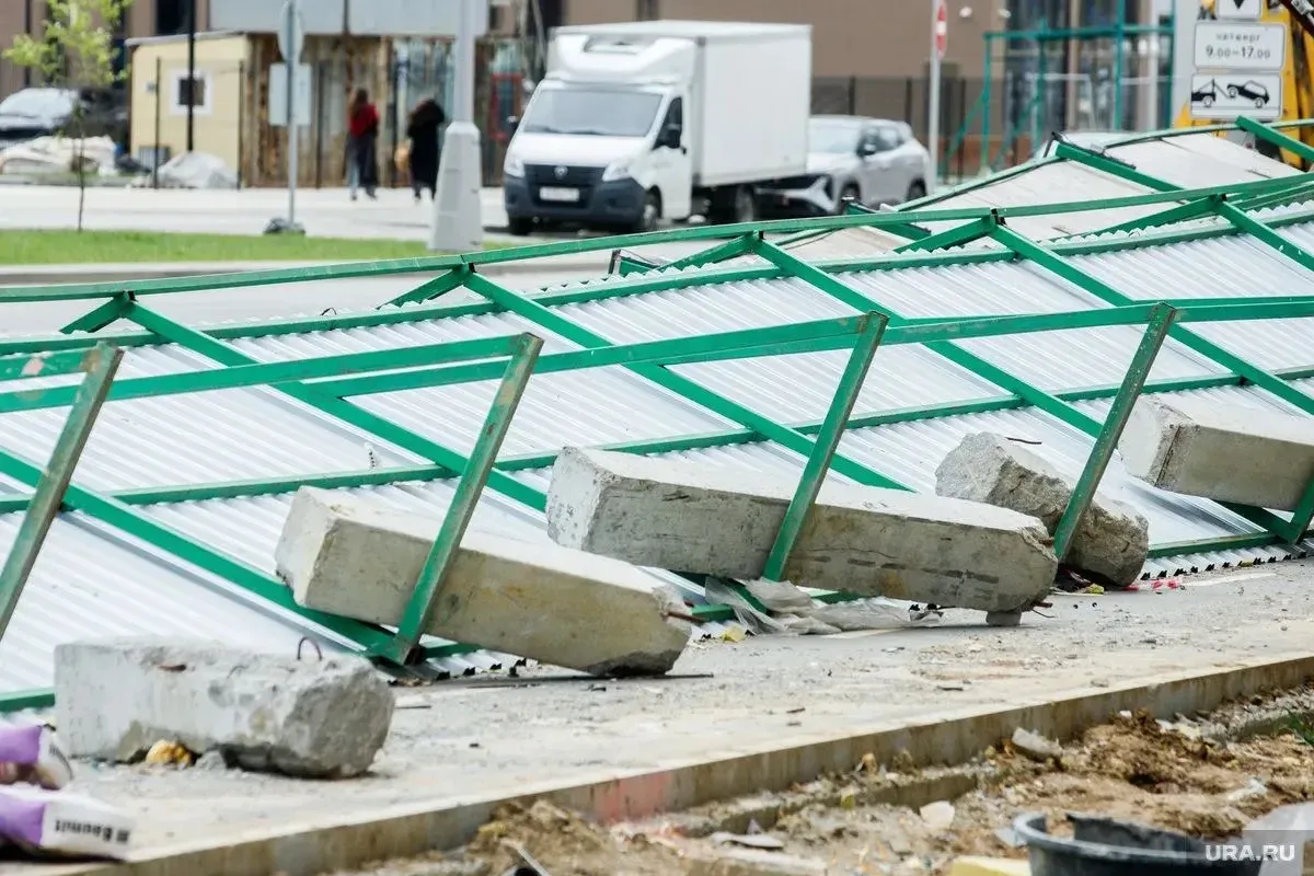 🚧 Снес забор — помог СВО: в Сургуте запустили необычную акцию