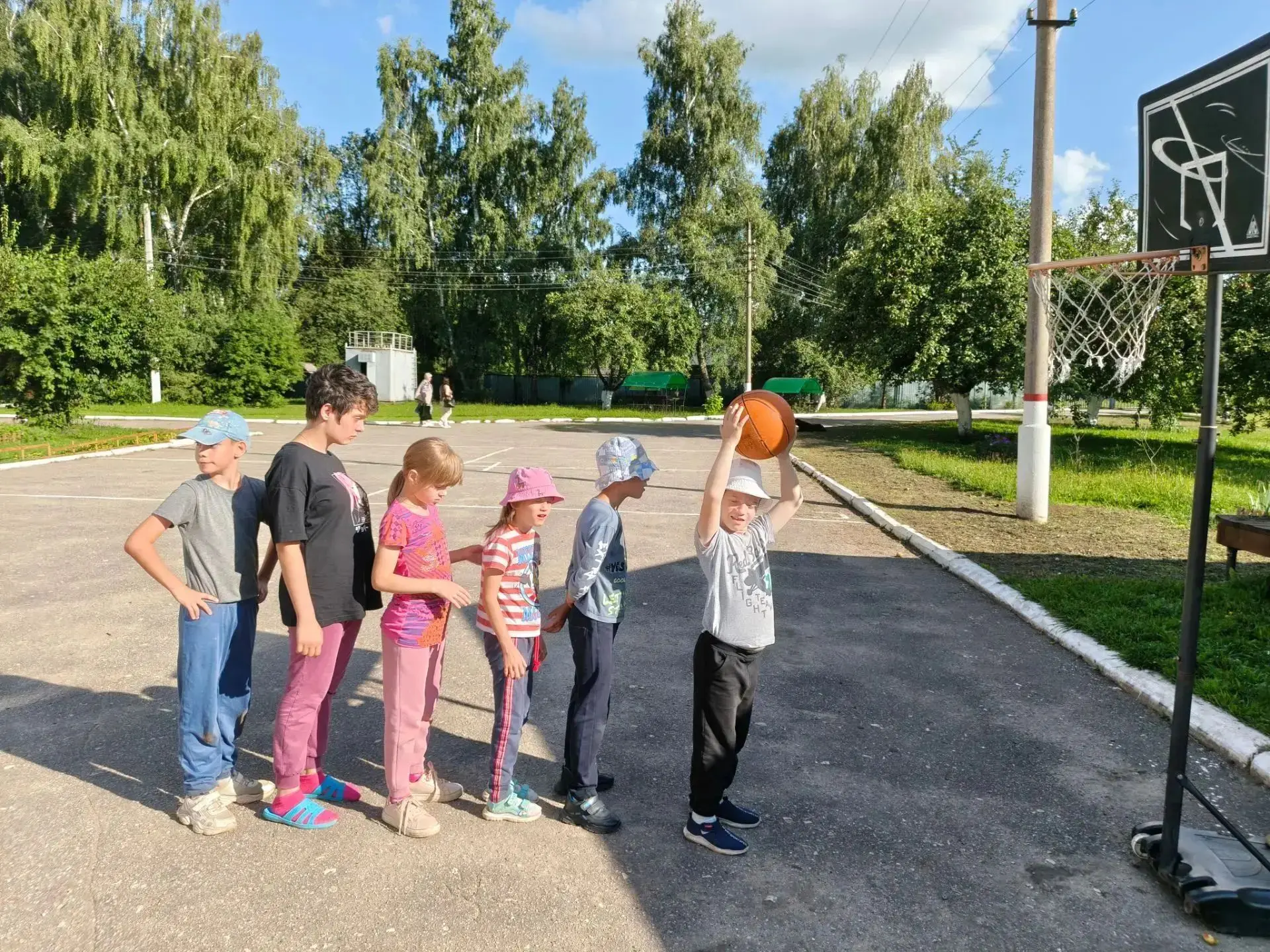 Мяч по популярности занимает первое место в мире детской игры. Он не только развивает л...
