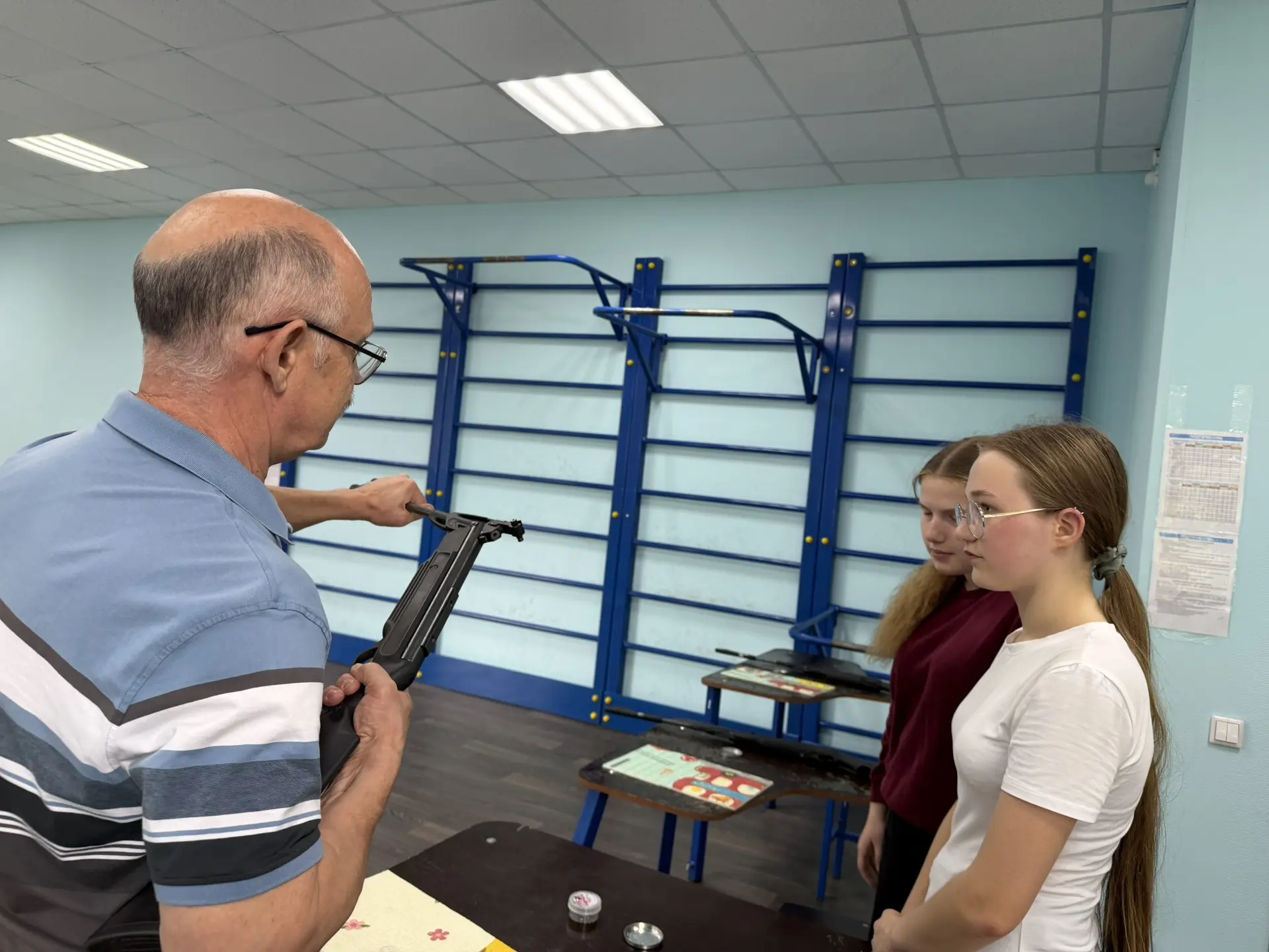 16 сентября ученики 11 «В» класса — активисты школьного волонтёрского отряда «55 добрых...