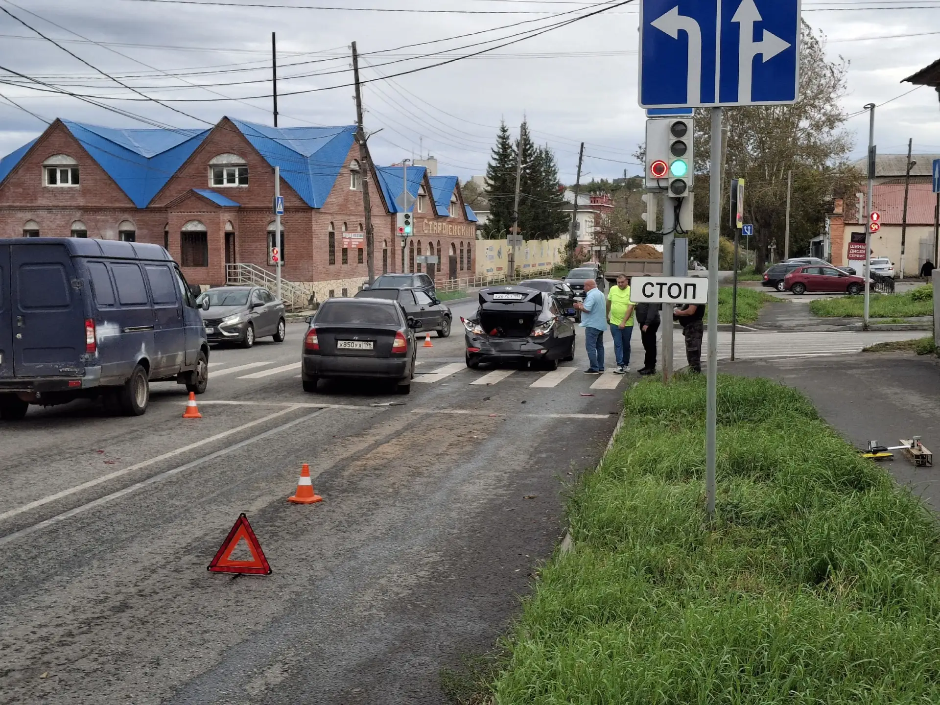 ❗ Авария в Старом Каменске на перекрестке Ленина - Революционная, сообщает подписчик с ...