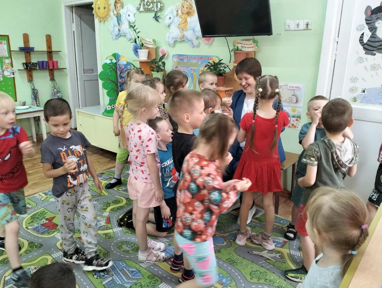 👋Каким должно быть детство? При ответе на этот вопрос мнения не могут разойтись. Оно должно  лёгким