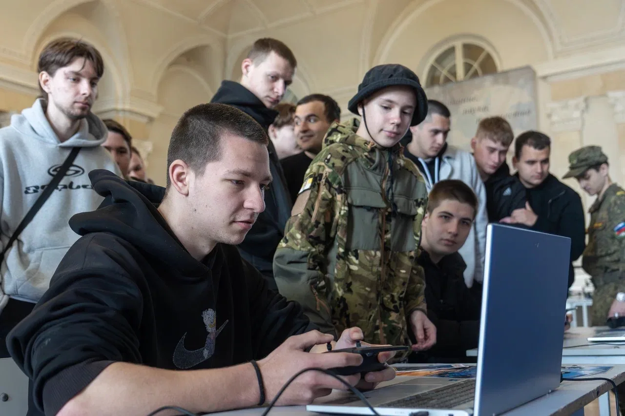 🕹Студентам РГУПС показали соременные БПЛА российских военных   В рамках форума «Крылья Родины: Беспи
