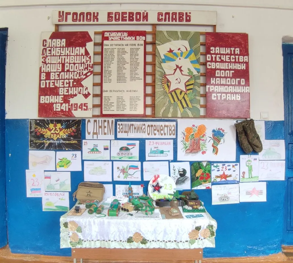 В нашей школе среди учащихся начальных классов был объявлен Конкурс рисунков и поделок,...