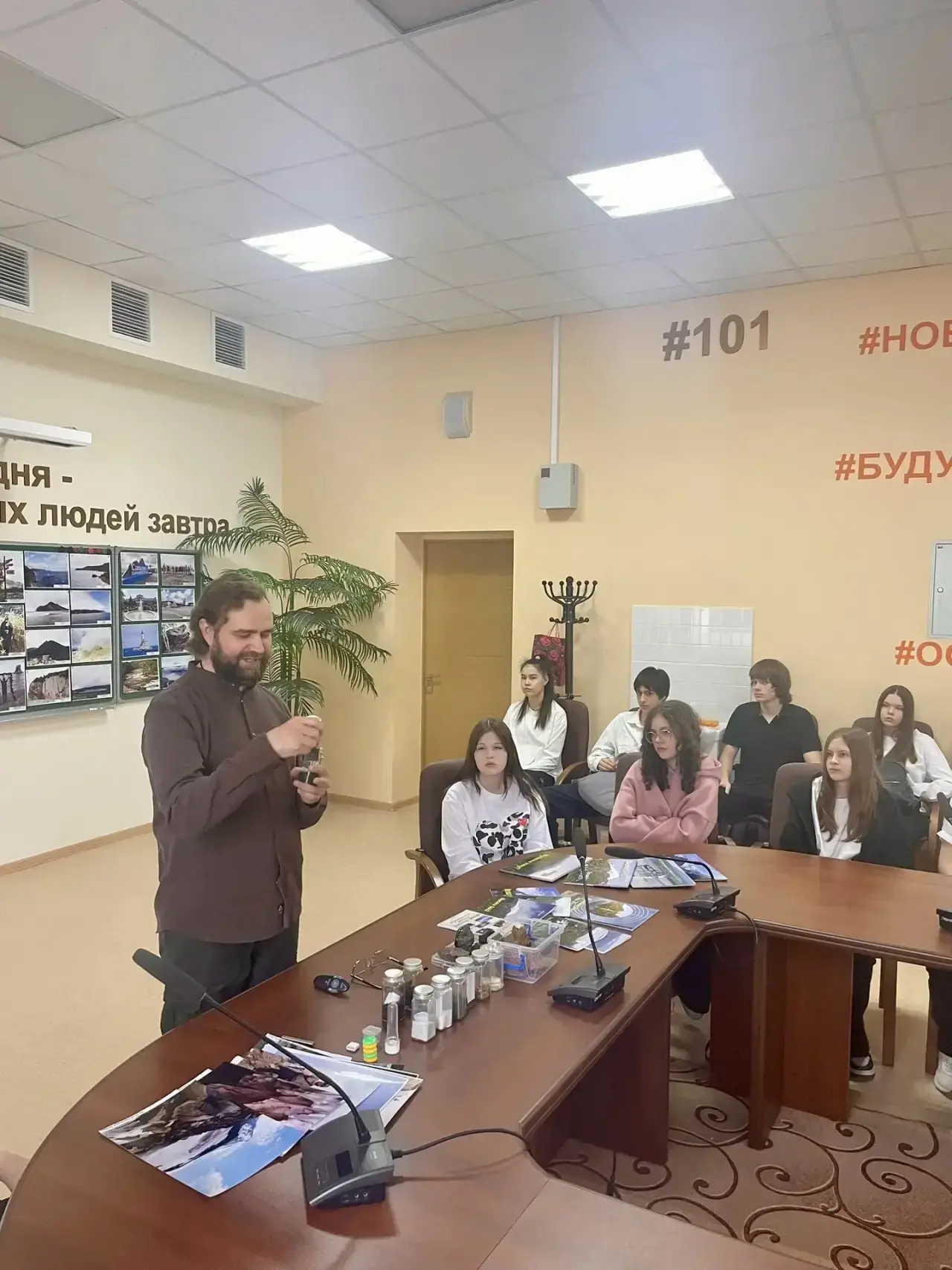 В школе прошла неделя естественных наук, посвященная Дню Земли  🌿 С 17 по 24 апреля в нашей школе пр