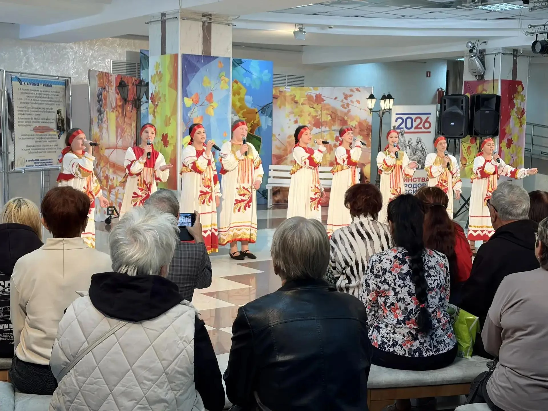 🧡 С теплом к старшему поколению: наши студенты посетили концерт в ДК «Прогресс»